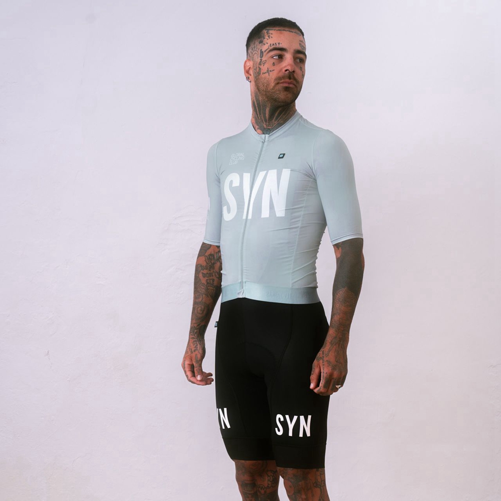 Srebrnoszary zestaw męskich od – Cycling Gear Brands recenzja i cena
